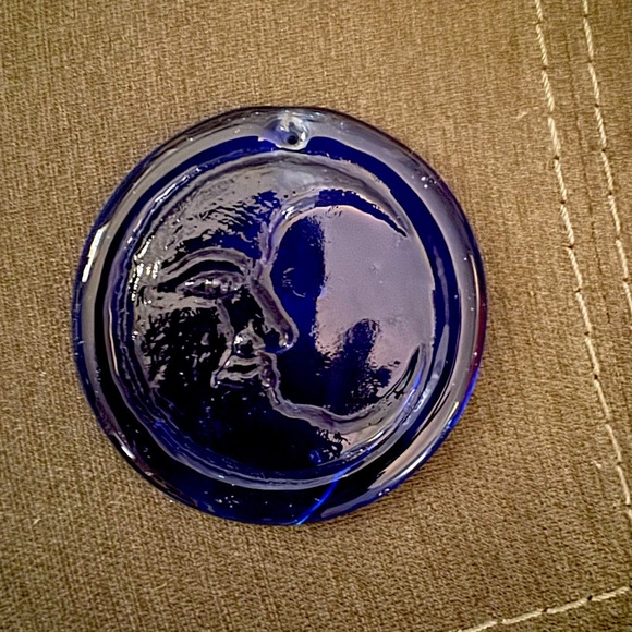 New• Dyed Blue Quartz Man In The Moon Sun Catcher - Picture 1 of 2